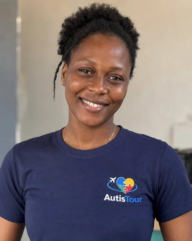 Retrato de Ama Mensah, guia em Acra, Gana